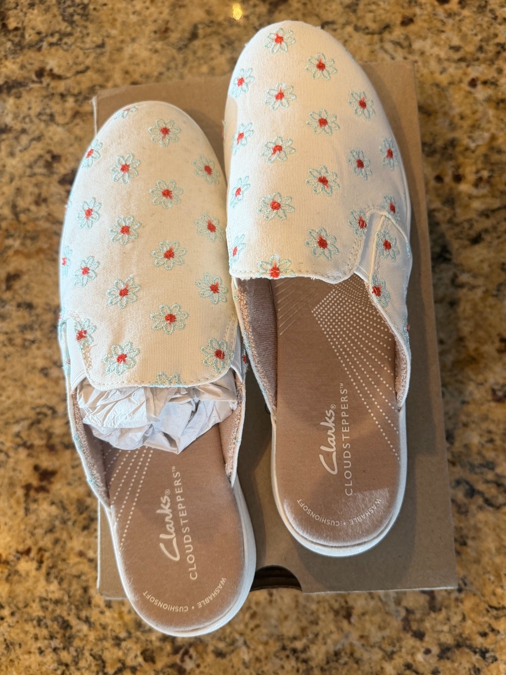 Clarks Cloudsteppers shore breeze natural canvas Floral Slip-On s